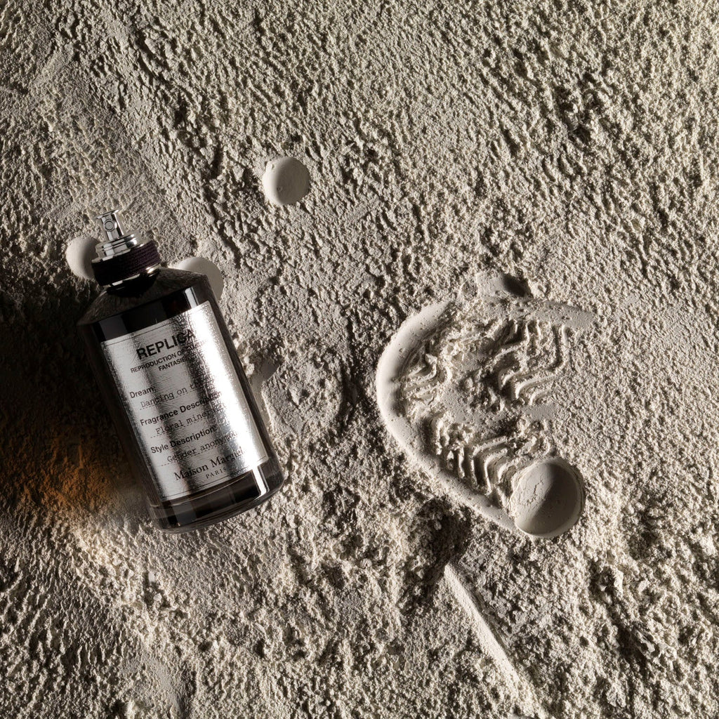 Replica Dancing On The Moon